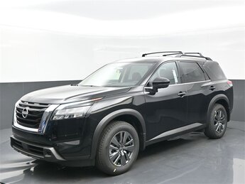 2025 Nissan Pathfinder SV's photo