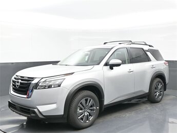 2025 Nissan Pathfinder SV's photo