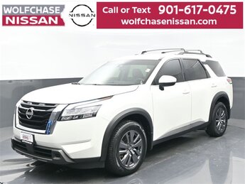 2022 Nissan Pathfinder SV's photo