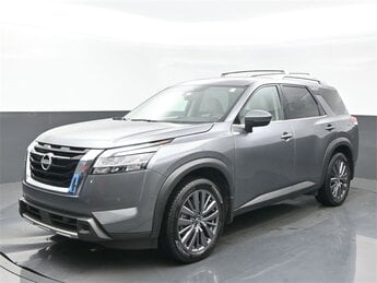 2023 Nissan Pathfinder SL's photo