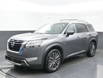 2023 Nissan Pathfinder SL's photo