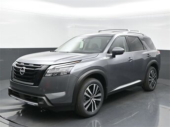 2025 Nissan Pathfinder Platinum's photo