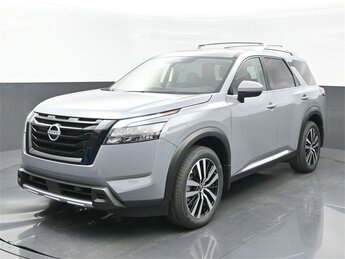 2025 Nissan Pathfinder Platinum's photo
