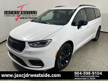 2026 Chrysler Pacifica Select's photo