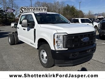 2026 Ford F-350 Super Duty Chassis Cab XL's photo