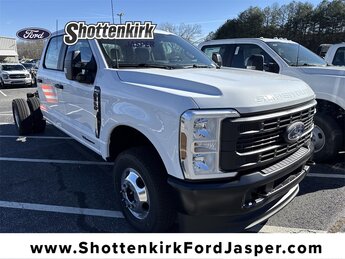 2026 Ford F-350 Super Duty Chassis Cab XL's photo