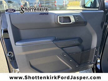 2025 Ford Bronco 4-Door Base's photo