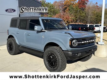 2025 Ford Bronco 4-Door Outer Banks's photo