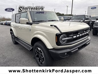 2025 Ford Bronco 4-Door Outer Banks's photo
