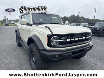 2025 Ford Bronco 4-Door Outer Banks's photo