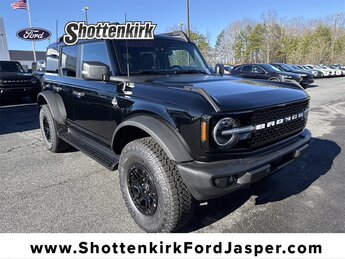 2025 Ford Bronco 4-Door Outer Banks's photo