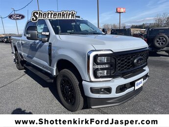 2025 Ford F-350 Super Duty Lariat's photo