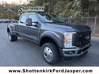 2026 Ford F-450 Super Duty XL's photo