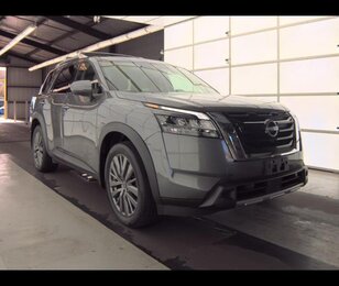 2023 Nissan Pathfinder SL's photo