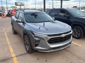 2024 Chevrolet Trax LT's photo