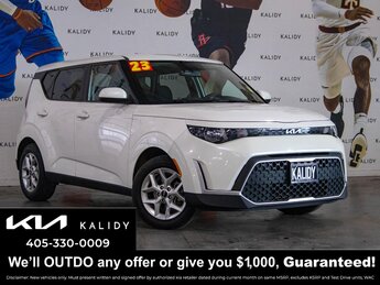 2023 Kia Soul LX's photo