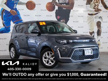 2024 Kia Soul LX's photo