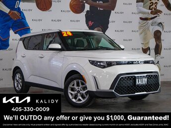 2024 Kia Soul LX's photo