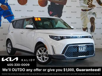 2024 Kia Soul LX's photo