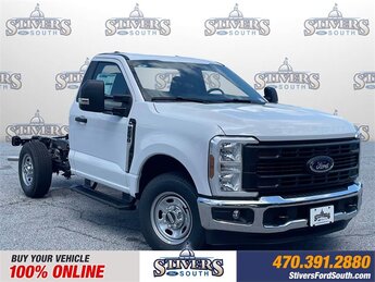 2025 Oxford White Ford Super Duty F-250 SRW XL Truck 2 Door 6.8L V8 Engine Automatic