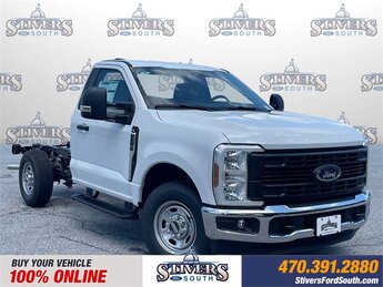 2025 Oxford White Ford Super Duty F-350 DRW XL 2 Door Truck Automatic 7.3L V8 PFI OHV 16V Federal 335hp Engine