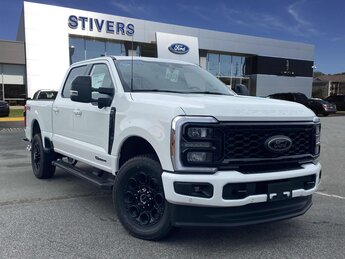 2025 Star White Metallic Tri-Coat Ford Super Duty F-350 SRW Lariat Power Stroke 6.7L V8 DI 32V OHV Turbodiesel Engine 4X4 Truck Automatic 4 Door