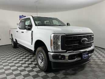 2025 Oxford White Ford Super Duty F-250 SRW XL Automatic 4 Door 6.8L V8 Engine 4X4 Truck