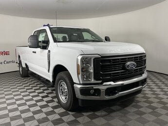 2025 Oxford White Ford Super Duty F-250 SRW XL 4 Door Automatic RWD 6.8L V8 Engine Truck