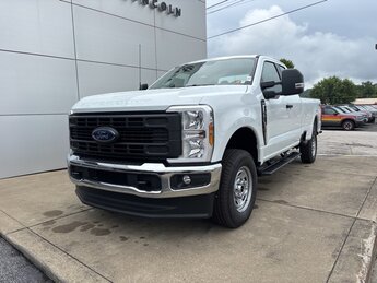 2025 Oxford White Ford Super Duty F-250 SRW XL 4X4 6.8L V8 Engine Truck Automatic 4 Door
