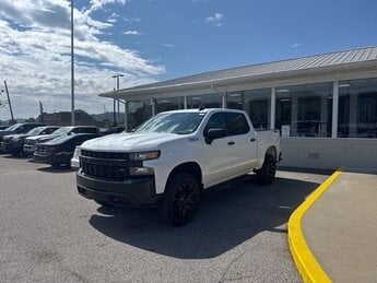 2022 Summit White Chevrolet Silverado 1500 LTD Custom Trail Boss Truck 4X4 Automatic 4 Door