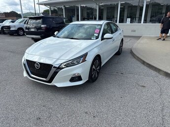 2021 Pearl White Tricoat Nissan Altima 2.5 SL 2.5L 4-Cylinder DOHC 16V Engine 4 Door Automatic (CVT) AWD Car
