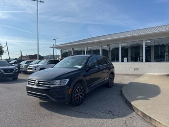 2021 Deep Black Pearl Volkswagen Tiguan 2.0T SE 2.0L TSI DOHC Engine 4 Door AWD