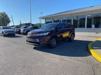 2019 Salsa Red Pearl Toyota Highlander XLE AWD 3.5L V6 Engine 4 Door