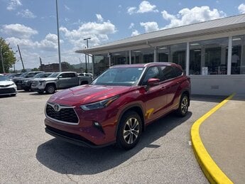 2023 Ruby Flare Pearl Toyota Highlander XLE Automatic SUV AWD 2.4L I4 PDI Turbocharged DOHC 16V LEV3-SULEV30 265hp Engine 4 Door