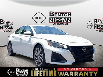 2024 Pearl White Tricoat Nissan Altima 2.5 SL FWD 2.5L 4-Cylinder DOHC 16V Engine Automatic (CVT) Car 4 Door