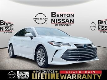 2022 White Toyota Avalon Hybrid Hybrid Limited 2.5L 4-Cylinder DOHC 16V VVT Engine Car 4 Door Automatic (CVT)