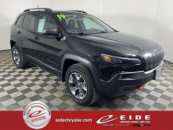 2019 Diamond Black Crystal Pearlcoat Jeep Cherokee Trailhawk SUV Automatic 4X4 4 Door