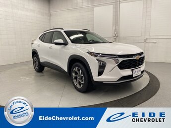 2025 Summit White Chevrolet Trax LT Automatic 1.2L Ecotec Turbo DOHC DI w/VVT Engine FWD 4 Door SUV