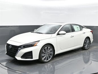 2025 Pearl White Tricoat Nissan Altima SL FWD 4 Door Car Automatic (CVT)