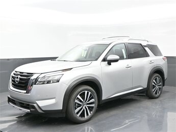 2025 Brilliant Silver Metallic Nissan Pathfinder Platinum SUV 4X4 Automatic