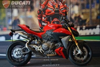 2026 DUCATI RED Ducati STREET FIGHTER V2S 