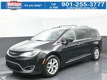 2020 Brilliant Black Crystal Pearlcoat Chrysler Pacifica Touring L FWD Van Automatic