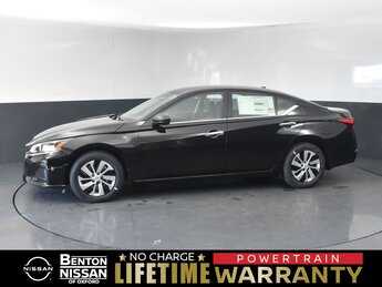 2025 Super Black Clearcoat Nissan Altima S Car Automatic (CVT) 2.5L 4-Cylinder DOHC 16V Engine FWD 4 Door