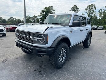 2025 Oxford White Ford Bronco Badlands 4 Door 4X4 2.7L EcoBoost V6 Engine SUV