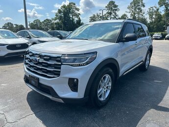 2025 Space White Metallic Ford Explorer Active SUV 4 Door RWD