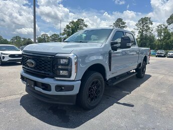 2025 Ford Super Duty F-250 SRW Lariat Automatic 4 Door 4X4 Power Stroke 6.7L V8 DI 32V OHV Turbodiesel Engine