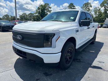2025 Oxford White Ford F-150 Lightning XLT Automatic 4 Door Electric Motor Engine Truck AWD