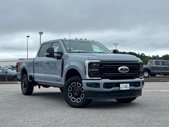 2025 Ford Super Duty F-250 SRW Platinum Automatic Power Stroke 6.7L V8 DI 32V OHV Turbodiesel Engine 4X4 4 Door
