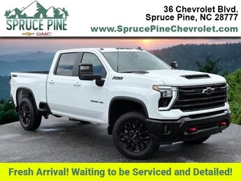 2025 Summit White Chevrolet Silverado 3500HD LT Automatic 4 Door 4X4 6.6L V8 Engine Truck
