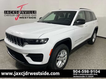 2025 Bright White Clearcoat Jeep Grand Cherokee Laredo 4 Door Automatic SUV